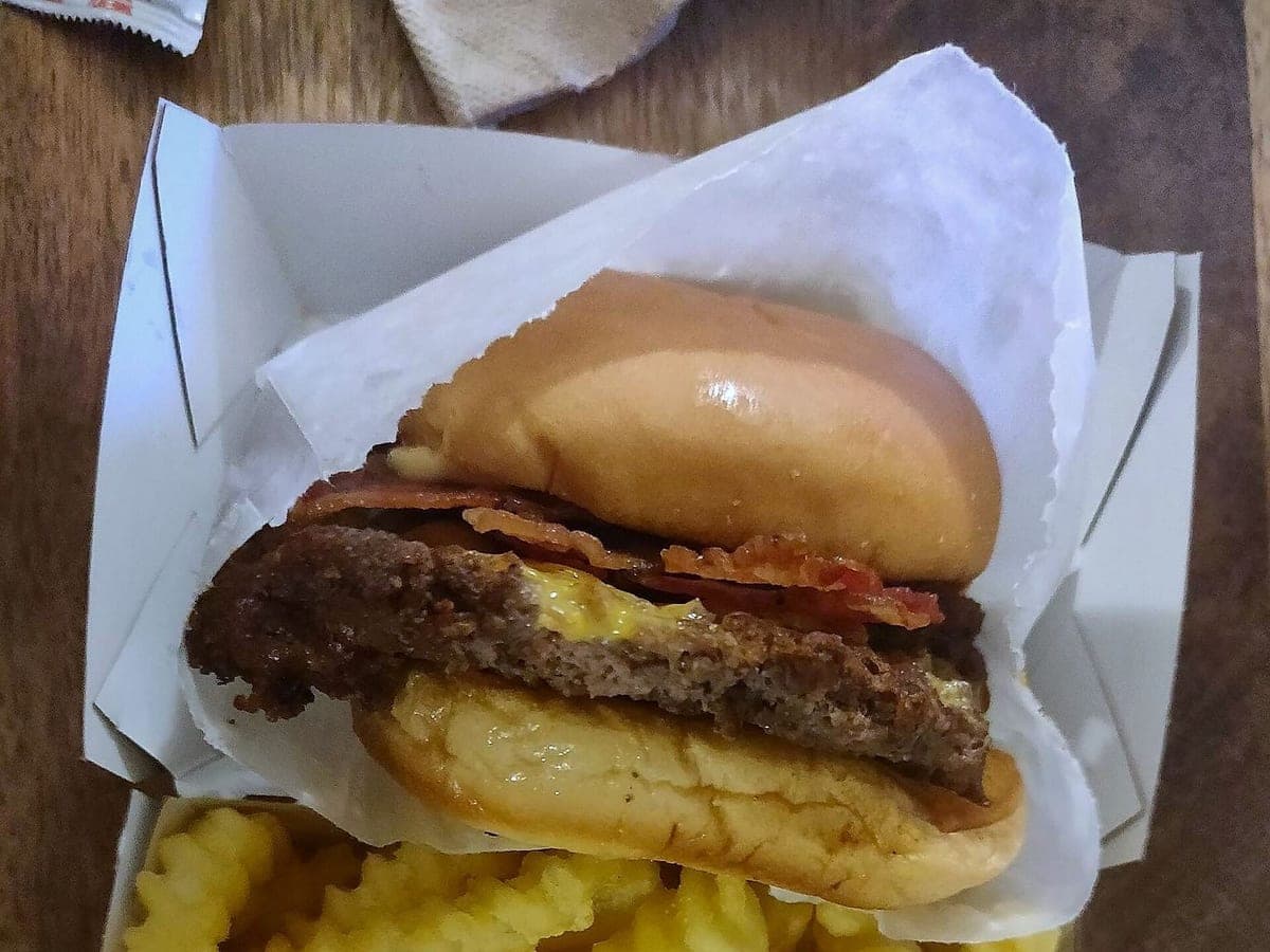 After: Bacon cheeseburger & crinkle fries, Delivery Ready look