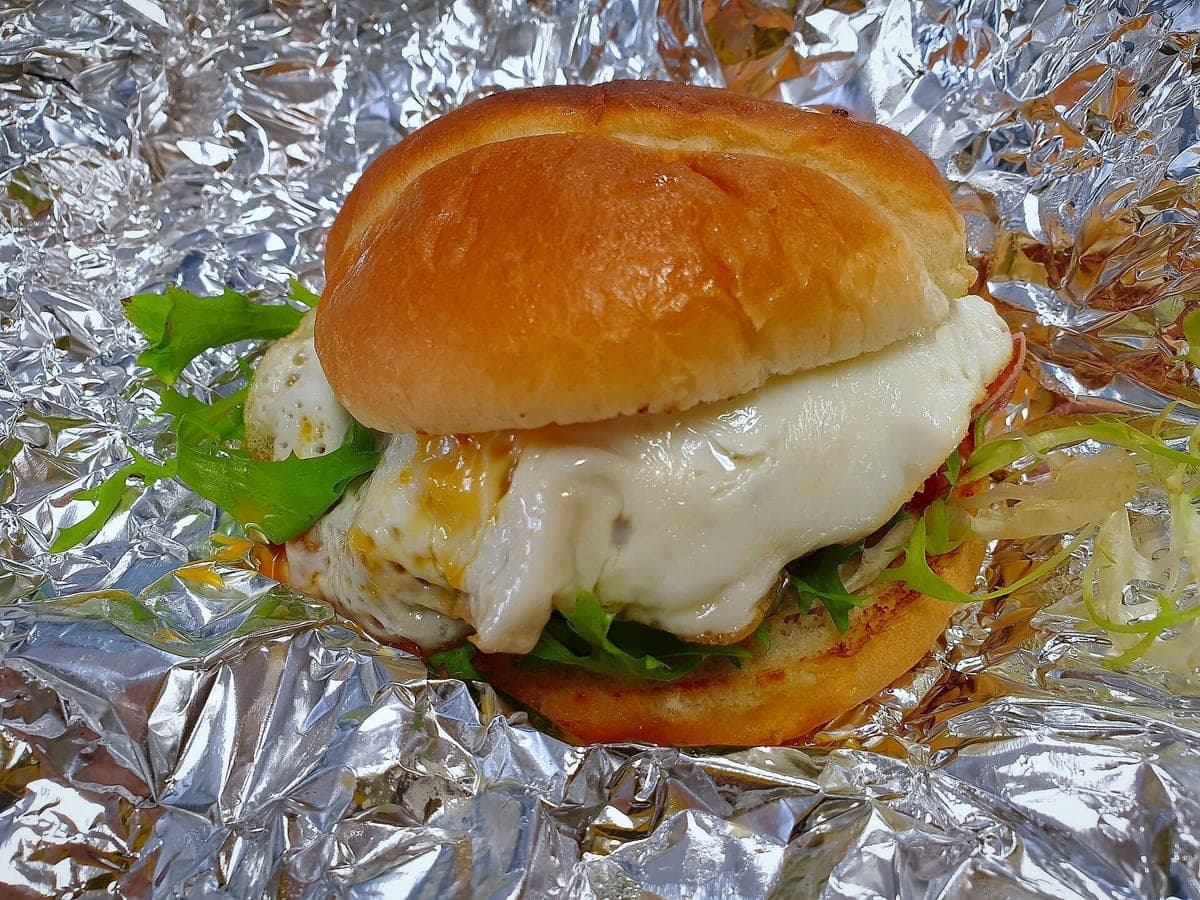 After: Burger with egg & bacon, Delivery Ready look