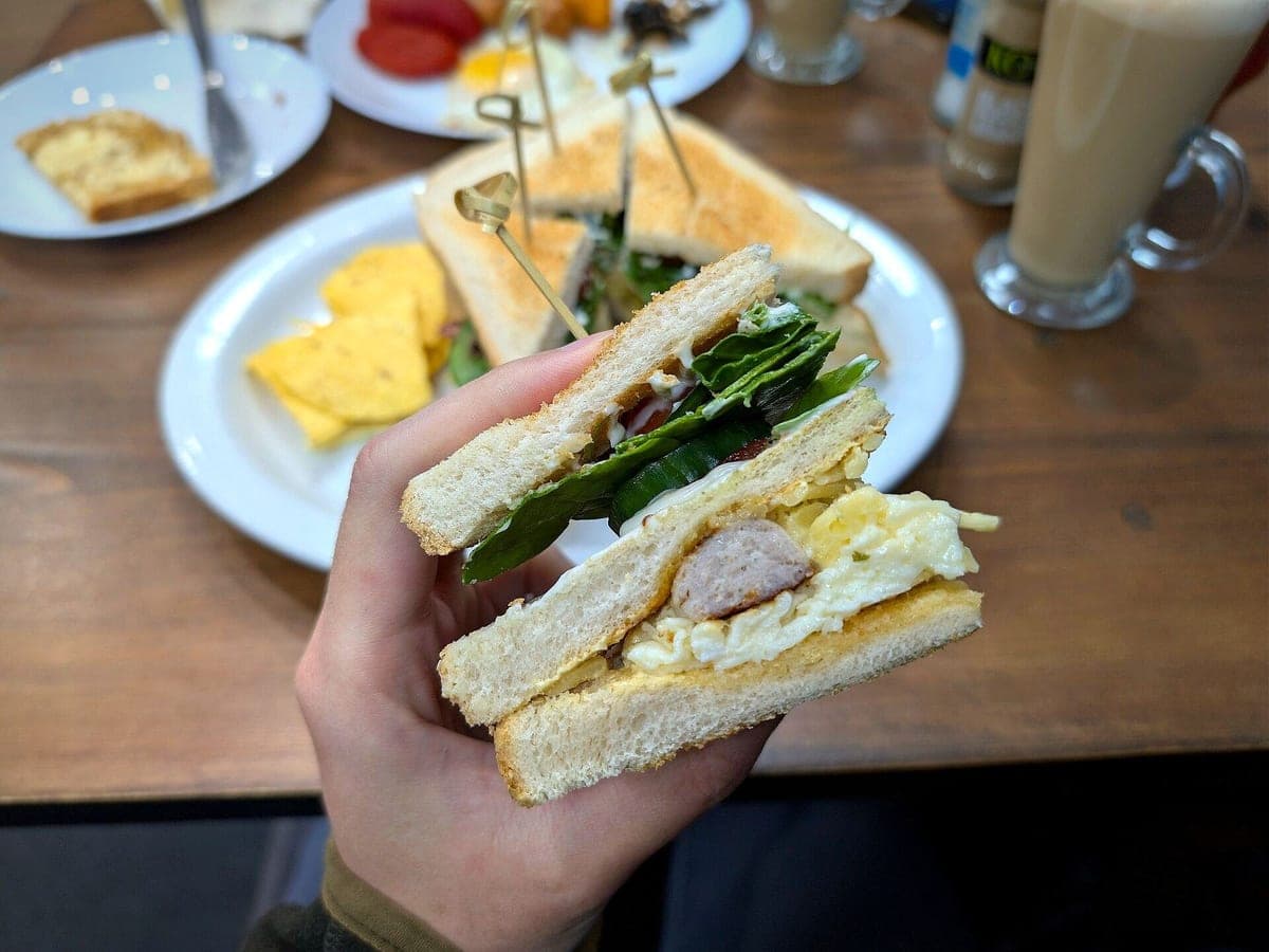 After: Toasted club sandwich, Restaurant Table look