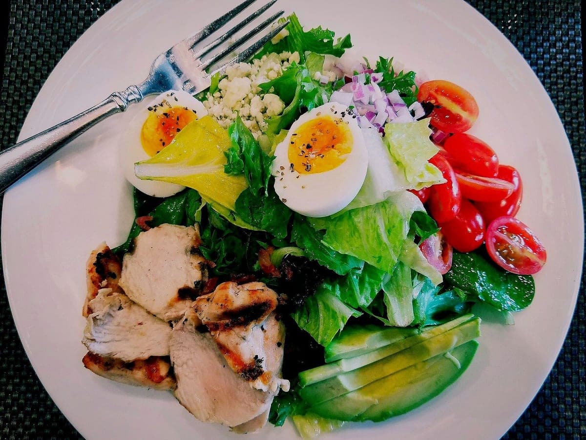 After: Cobb salad, Restaurant Table look