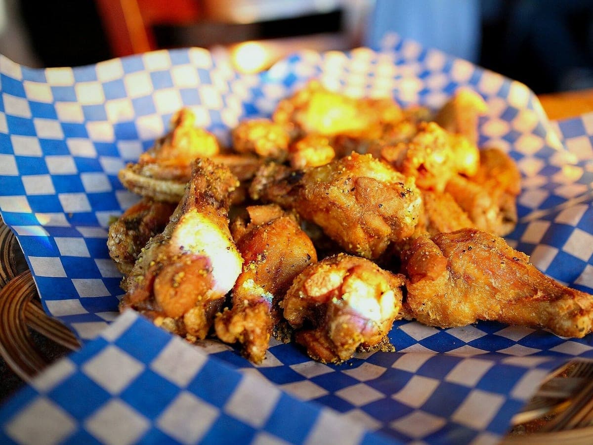 After: Lemon pepper wings, Restaurant Table look
