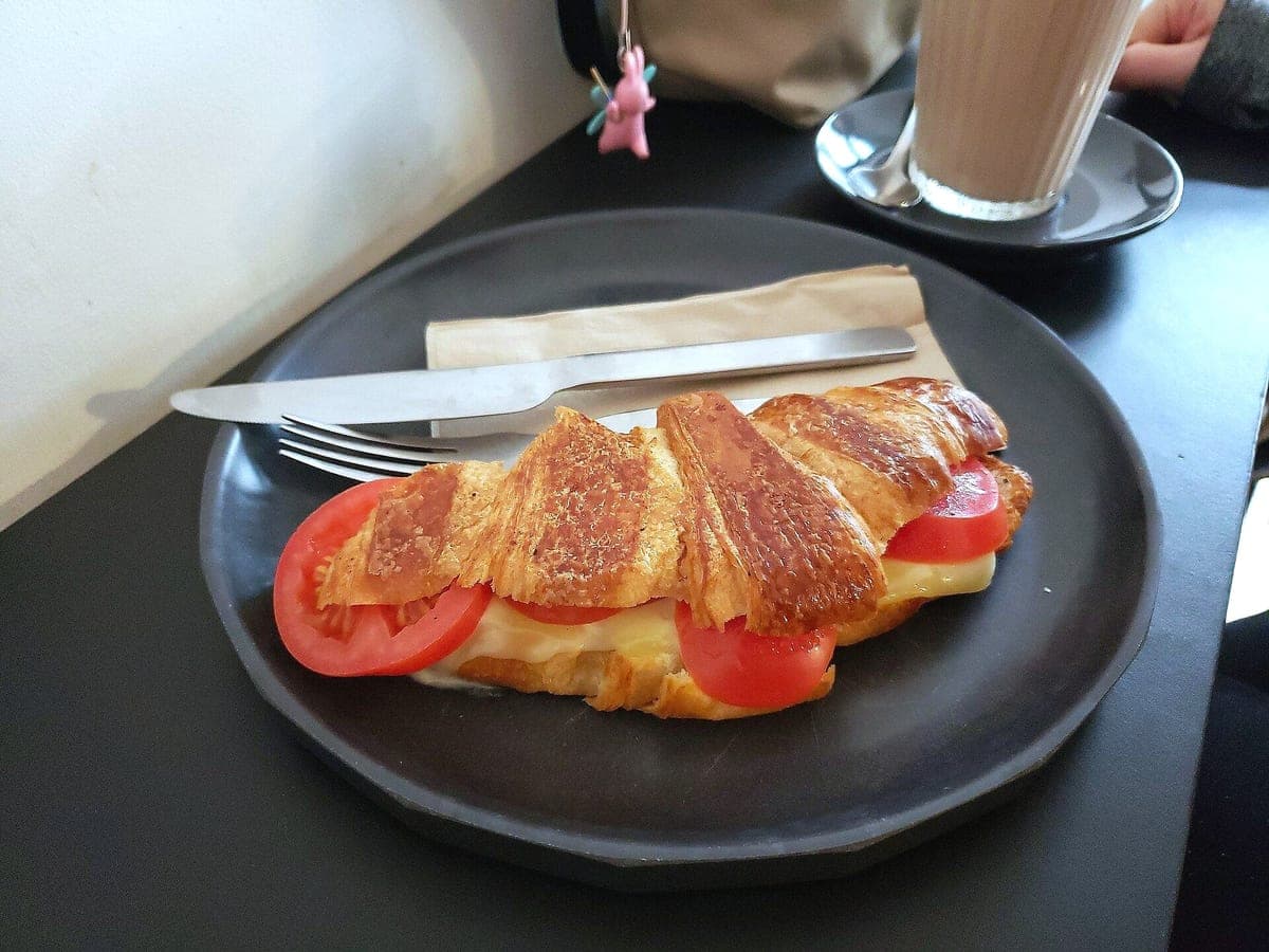 After: Cheese & tomato croissant, Bright & Airy look